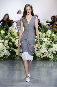 defile-calvin-luo-printemps-ete-2019-new-york-look-20.thumb.jpg.2221d70a762f1c13b55274ca18daeb5d.jpg