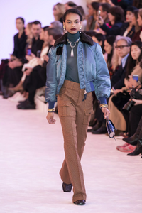 defile-chloe-automne-hiver-2019-2020-paris-look-28.thumb.jpg.6d2effc346163ec642a2e61504da734e.jpg