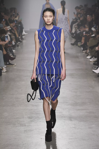 defile-christian-wijnants-automne-hiver-2020-2021-paris-look-34.thumb.jpg.b892dc09b4b4457f2424856212284673.jpg