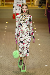 defile-dolce-amp-gabbana-automne-hiver-2018-2019-milan-look-44.thumb.jpg.063bfb4da8796bbd7989b2839e01ce44.jpg