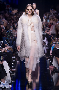 defile-elie-saab-automne-hiver-2017-2018-paris-look-31.thumb.jpg.6bc358d51244aaa7537f06f8f4be4542.jpg