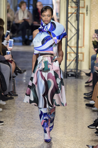 defile-emilio-pucci-automne-hiver-2018-2019-milan-look-9.thumb.jpg.e228ce6cfe0359b33c72b46b0a5cd7b8.jpg