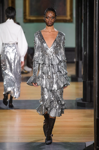 defile-erdem-automne-hiver-2018-2019-londres-look-39.thumb.jpg.cc793ac8de46dc68248397728d76d6c2.jpg