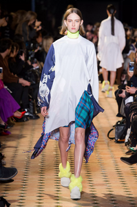 defile-esteban-cortazar-automne-hiver-2017-2018-paris-look-10.thumb.jpg.9e4cab48e25fdc4664002bf14e96f4df.jpg