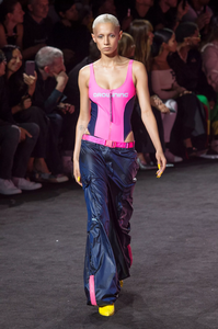 defile-fenty-puma-by-rihanna-printemps-ete-2018-new-york-look-17.thumb.jpg.1b74d02f27343c70f5d3ec5c50093b11.jpg