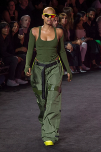 defile-fenty-puma-by-rihanna-printemps-ete-2018-new-york-look-48.thumb.jpg.99cd32a6a093775a5fa548d0a61d7129.jpg