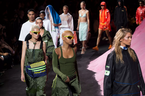 defile-fenty-puma-by-rihanna-printemps-ete-2018-new-york-look-63.thumb.jpg.90b53a4dcc4fd5b05c493eb64e9efdcd.jpg