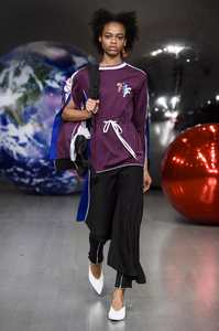 defile-fyodor-golan-automne-hiver-2018-2019-londres-look-24.thumb.jpg.a1655635e6b87d83cf4e6ac1c9839f3b.jpg