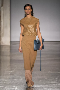 defile-gabriele-colangelo-automne-hiver-2019-2020-milan-look-21.thumb.jpg.c33c67a35e14db6193fcfc8646799a4c.jpg