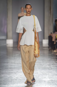 defile-gabriele-colangelo-printemps-ete-2020-milan-look-24.thumb.jpg.a5c65694eeb0920818fa6ec1c84cc515.jpg