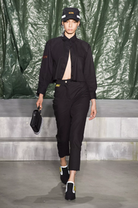 defile-gcds-printemps-ete-2019-milan-look-4.thumb.jpg.a5802efe7ecf8d7bcf5dbad4c3cfe39c.jpg