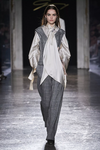 defile-genny-automne-hiver-2020-2021-milan-look-20.thumb.jpg.caaab9aff8633b99dcbb6f374637dd95.jpg