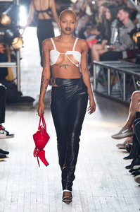 defile-helmut-lang-seen-by-shayne-oliver-printemps-ete-2018-new-york-look-3.thumb.jpg.7b4269548c7cbb53405be023230887e0.jpg