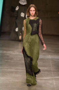defile-house-of-holland-automne-hiver-2017-2018-londres-look-29.thumb.jpg.5cbcbc68f90a5e3db2dd265fd40ea569.jpg