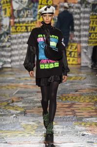 defile-house-of-holland-automne-hiver-2019-2020-londres-look-14.thumb.jpg.14b8a2a11a2d4be65a29f761c4ec00fd.jpg