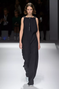 defile-hugo-boss-printemps-ete-2019-new-york-look-45.thumb.jpg.fbc444ab2c98e7b000e231b656bb57c8.jpg