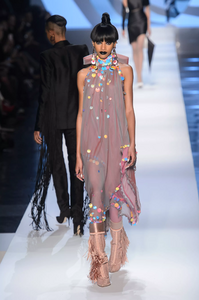 defile-jean-paul-gaultier-printemps-ete-2018-paris-look-35.thumb.jpg.49bf770705f3379c2705e53d65361949.jpg