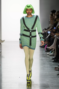 defile-jeremy-scott-automne-hiver-2018-2019-new-york-look-11.thumb.jpg.b78b939360c9c21bf6d378505563130f.jpg