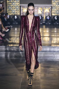 defile-julien-macdonald-printemps-ete-2019-londres-look-24.thumb.jpg.d71935cda3f88b4d2f61aadde4fafde9.jpg