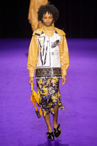 defile-kenzo-automne-hiver-2019-2020-paris-look-61.thumb.jpg.279935f5dd5de614bd331307a3cbf4e3.jpg