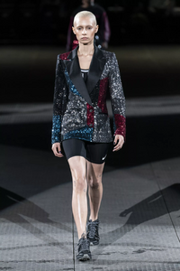 defile-koche-automne-hiver-2019-2020-paris-look-41.thumb.jpg.3ea8b4167f2ab25a36cda4b4e7e58d7b.jpg