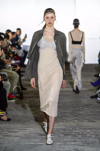defile-kristina-fidelskaya-printemps-ete-2019-paris-look-31.thumb.jpg.9d96c10fb5d857642b52160c1150c1d8.jpg
