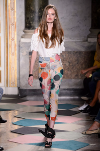 defile-kristina-ti-printemps-ete-2016-milan-look-31.thumb.jpg.c3847d95d7d4cc2b9c7815063826a4d2.jpg