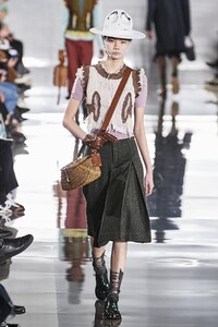 defile-maison-margiela-automne-hiver-2020-2021-paris-look-14.thumb.jpg.caa6cf10c4c14f4fdfe64c2963fb02e7.jpg