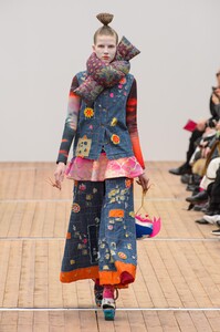defile-manish-arora-automne-hiver-2018-2019-paris-look-25.thumb.jpg.237f80f4022b6c97c70db4b49e345151.jpg