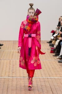 defile-manish-arora-automne-hiver-2018-2019-paris-look-5.thumb.jpg.177f1c9db05ab3b717ab745a86302cb6.jpg