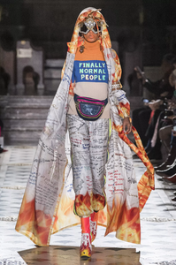 defile-manish-arora-automne-hiver-2019-2020-paris-look-1.thumb.jpg.8a81e70ce71c75cf5fb62b72f5bbbab0.jpg