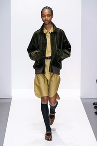 defile-margaret-howell-automne-hiver-2020-2021-londres-look-18.thumb.jpg.86aebd93350786e1c51d9828d31c8e32.jpg