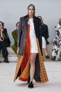 defile-marni-automne-hiver-2020-2021-milan-look-18.thumb.jpg.1ebeda0906faeca2af2d96b6760c0ca4.jpg