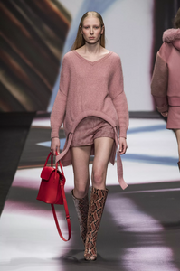 defile-maryling-automne-hiver-2019-2020-milan-look-4.thumb.jpg.2d9e5f0fb261c9babbd010de7ed22596.jpg