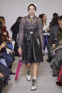 defile-miaoran-automne-hiver-2020-2021-milan-look-19.thumb.jpg.58578d12a1fb6ffe9a37d0bed123cd4c.jpg