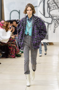 defile-miu-miu-automne-hiver-2018-2019-paris-look-8.thumb.jpg.166a140ebe96fa0f73ecbe5185141c4e.jpg