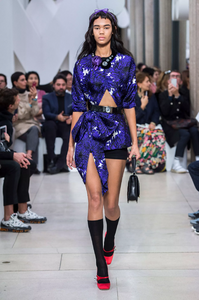 defile-miu-miu-printemps-ete-2019-paris-look-22.thumb.jpg.b0c296455e3faad68d81da7905c9346a.jpg