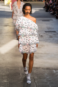 defile-msgm-printemps-ete-2018-milan-look-35.thumb.jpg.9911e2881f98ea2859b7dc38d9ba7ee0.jpg