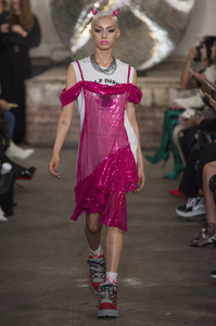 defile-nicopanda-printemps-ete-2019-londres-look-32.thumb.jpg.21caac666a0bf98fc54038a534add025.jpg