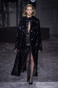 defile-nina-ricci-automne-hiver-2016-2017-paris-look-15.thumb.jpg.24ff056fbfd682297f62ea419c9a51dd.jpg