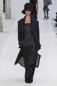 defile-nina-ricci-automne-hiver-2019-2020-paris-look-18.thumb.jpg.13078cda595add2fc90f37139d176351.jpg