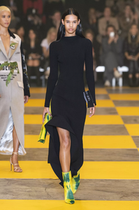 defile-off-white-automne-hiver-2019-2020-paris-look-38.thumb.jpg.24dffec5a052d466886c4a8d717cecd3.jpg