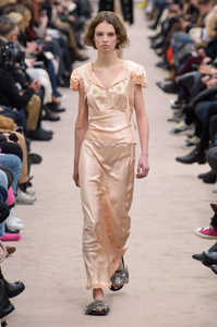 defile-paco-rabanne-automne-hiver-2018-2019-paris-look-28.thumb.jpg.876bebb6d64066cee3196dfcff54627e.jpg