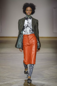 defile-paul-smith-automne-hiver-2019-2020-paris-look-20.thumb.jpg.90762f01b3a1cbb8f06edd3beb6b3273.jpg