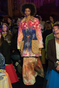 defile-peter-pilotto-automne-hiver-2018-2019-londres-look-10.thumb.jpg.ef4d90ea9e887b4e7e695f89fd2c2a3e.jpg