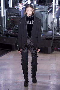 defile-philipp-plein-automne-hiver-2017-2018-new-york-look-63.thumb.jpg.e03c41e92ba9940388c91f6c0586c298.jpg