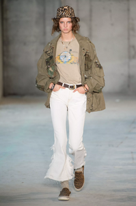 defile-r13-printemps-ete-2019-new-york-look-8.thumb.jpg.097fb21486180c085ee6dfb82205475e.jpg