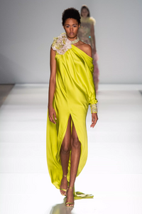 defile-ralph-amp-russo-printemps-ete-2020-paris-look-8.thumb.jpg.1dea1902a0b2e6675387246bab231d7f.jpg