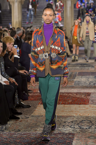 defile-ralph-lauren-automne-hiver-2018-2019-new-york-look-96.thumb.jpg.1fe15bc203415a686ff37dfd8e968d88.jpg