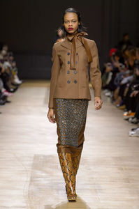 defile-rochas-automne-hiver-2018-2019-paris-look-16.thumb.jpg.fb0d970b78071a26d13e650c8f89525c.jpg